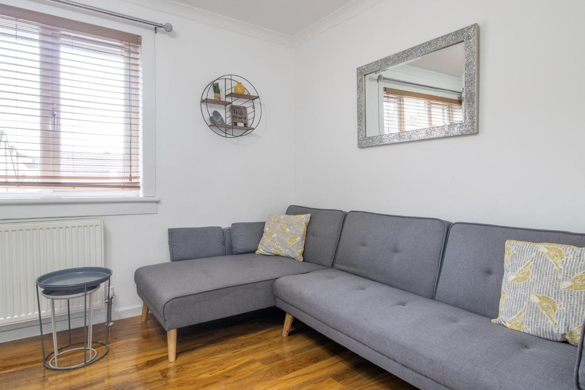 1 Bed Apartment Central Hamilton Free Wifi With Great Transport Links To Glasgow 외부 사진